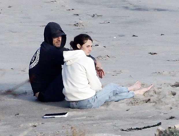 Shailene Woodley & Aaron Rodgers Cuddle On Beach In Malibu – Hollywood Life