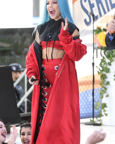 Halsey Performs On NBC's "Today". 09 Jun 2017 Pictured: Halsey. Photo credit: MEGA TheMegaAgency.com +1 888 505 6342 (Mega Agency TagID: MEGA41501_009.jpg) [Photo via Mega Agency]