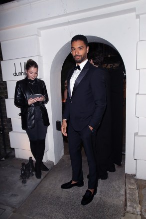London, UNITED KINGDOM - "Bridgerton" actor Regé-Jean Page, pictured as he arrives at the GQ X Dunhill Club - Party in London.  Pictured: Regé-Jean Page BACKGRID USA MARCH 9, 2022 BYLINE MUST READ: Old Boy's Club / BACKGRID USA: +1 310 798 9111 / usasales@backgrid.com UK: +44 208 344 2007 / uksales.com * @ g UK Photos containing children, please pixelate the face before posting *