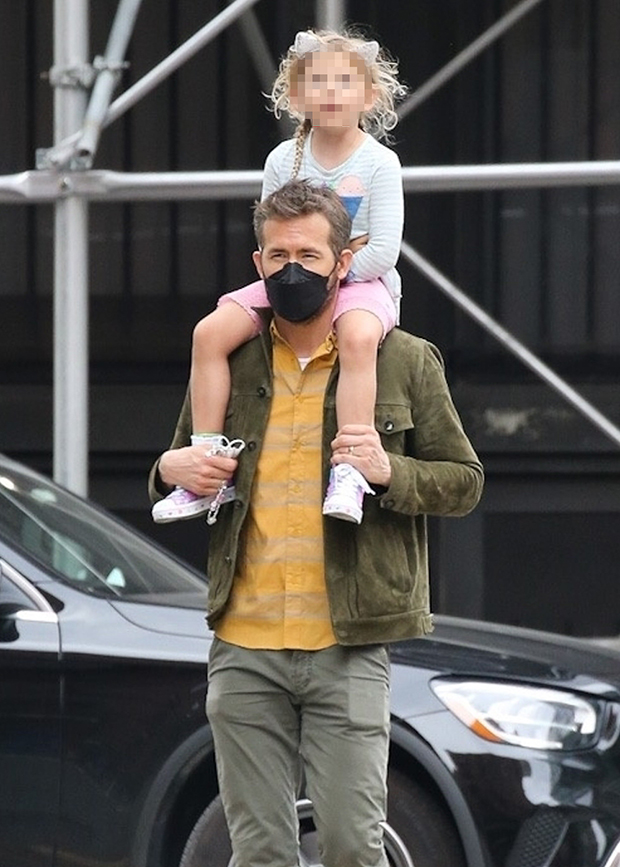 Ryan Reynolds Carries Daughter James On A Walk In New York City Hollywood Life 