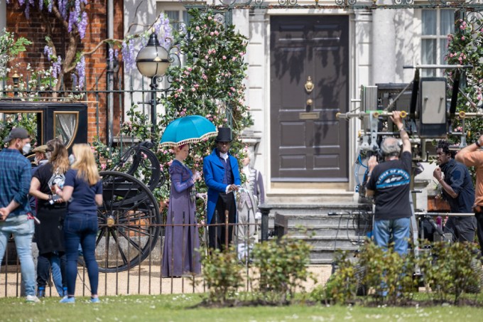 ‘Bridgerton’ Season 2 Filming Outside The Bridgerton House