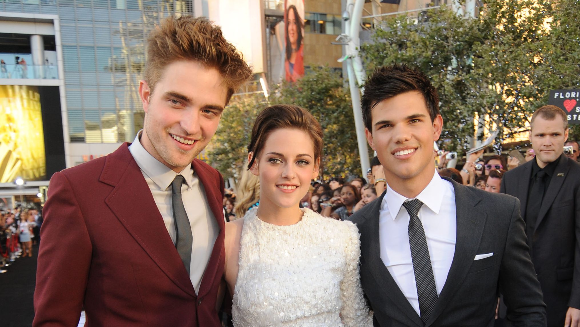 ‘Twilight’ Cast Then & Now: Photos of Kristen Stewart, Robert Pattinson & More ‘Twilight’ Cast Then & Now: Photos of Kristen Stewart, Robert Pattinson & More