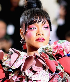NEW YORK, NEW YORK - MAY 01:  Rihanna attends the 'Rei Kawakubo/Comme des Garcons: Art Of The In-Between' Costume Institute Gala at Metropolitan Museum of Art on May 1, 2017 in New York City.  (Photo by Dimitrios Kambouris/Getty Images)