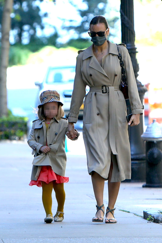Irina Shayk &amp; Daughter Lea, 4, Twin In Matching Coats For Cute Mother-Daughter Stroll - Lund.News