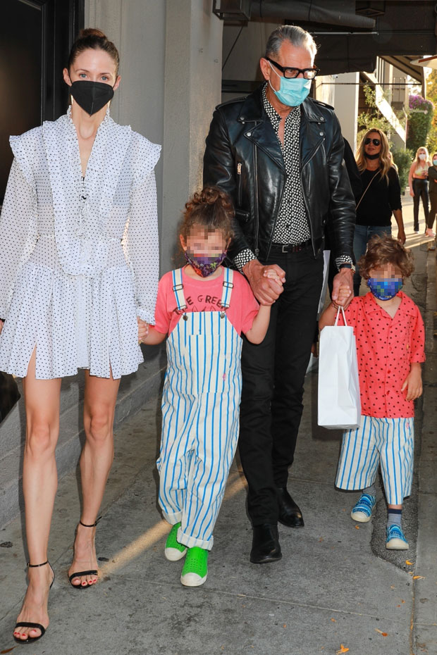 https://hollywoodlife.com/wp-content/uploads/2021/05/Jeff-Goldblum-Wife-Emilie-Daughters-Charlie-River-backgrid-post-1.jpg