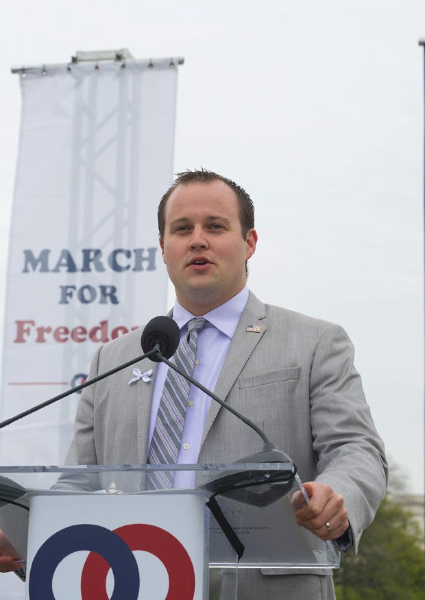 , Josh Duggar Accused Of Possessing Child Porn With Kids Aged 18 Mos.-12 Years At Court Hearing, Indian &amp; World Live Breaking News Coverage And Updates