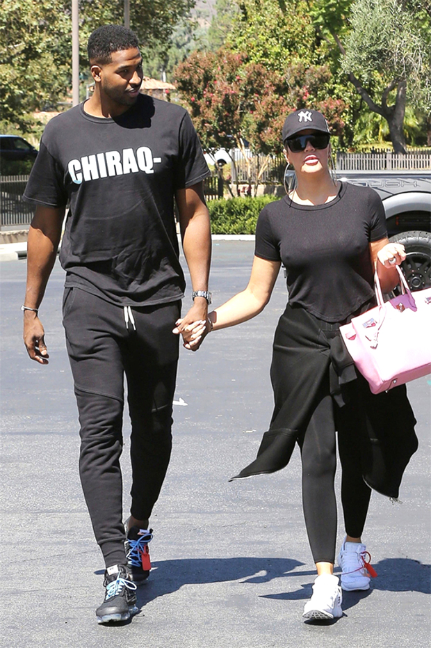 Khloe Kardashian S 2nd Baby She Confirms She S Using Surrogate Hollywood Life