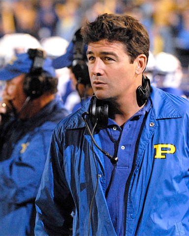 FRIDAY NIGHT LIGHTS, Kyle Chandler, 'Game Of The Week', (Season 3, episode 309, aired Dec. 3, 2008), 2006-2011. photo: Bill Records / © NBC / Courtesy Everett Collection