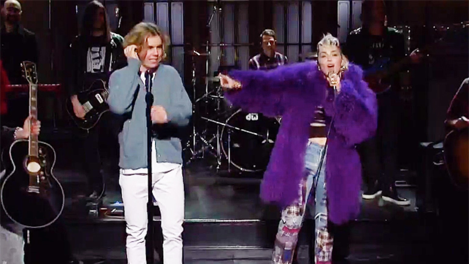 ‘SNL’ Miley Cyrus Performs ‘Without You’ With The Kid LAROI