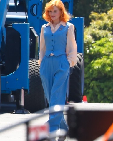 Los Angeles, CA - Actress Nicole Kidman and Alia Shawkat take a break on the set of 'Being the Ricardos' while filming in L.A.Pictured: Nicole KidmanBACKGRID USA 30 APRIL 2021 USA: +1 310 798 9111 / usasales@backgrid.comUK: +44 208 344 2007 / uksales@backgrid.com*UK Clients - Pictures Containing ChildrenPlease Pixelate Face Prior To Publication*