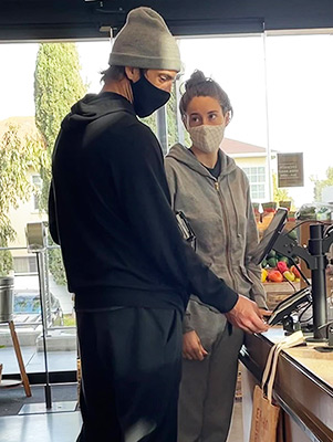 Shailene Woodley & Aaron Rodgers Go Grocery Shopping: Photos