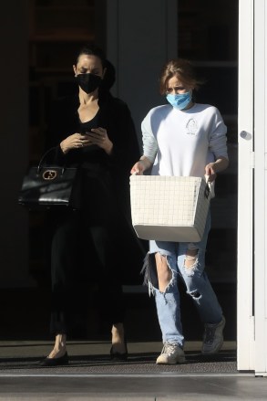 West Hollywood, CA - *EXCLUSIVE* - Actress Angelina Jolie was seen busy on the phone while leaving The Container Store at The Grove with her daughter, Shiloh Jolie-Pitt, who mostly does lifting.  Picture: Angelina Jolie, Shiloh Jolie-Pitt BACKGRID USA March 11, 2022 BYLINE MUST READ: BACKGRID USA: +1 310 798 9111 / usasales@backgrid.com UK: +44 208 344 2007 / uksales@backgrid.com *UK CUSTOMERS - Picture Children who have children, please pixelate before publishing*