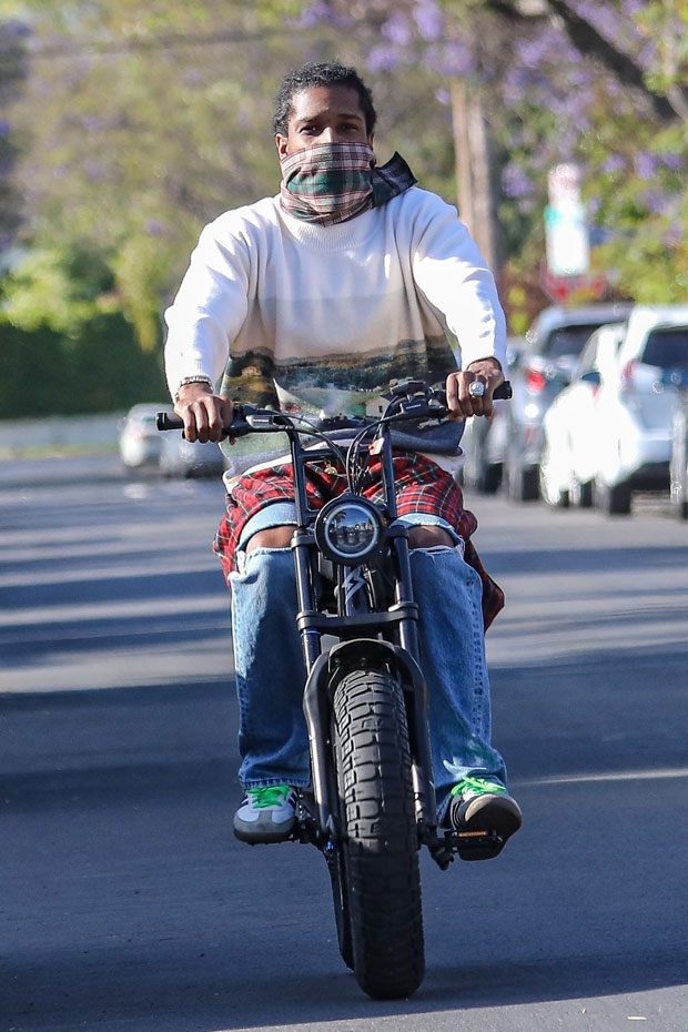 Va a dar un paseo en motocicleta por $ AB Rocky Solo – Fotos – Hollywood Life