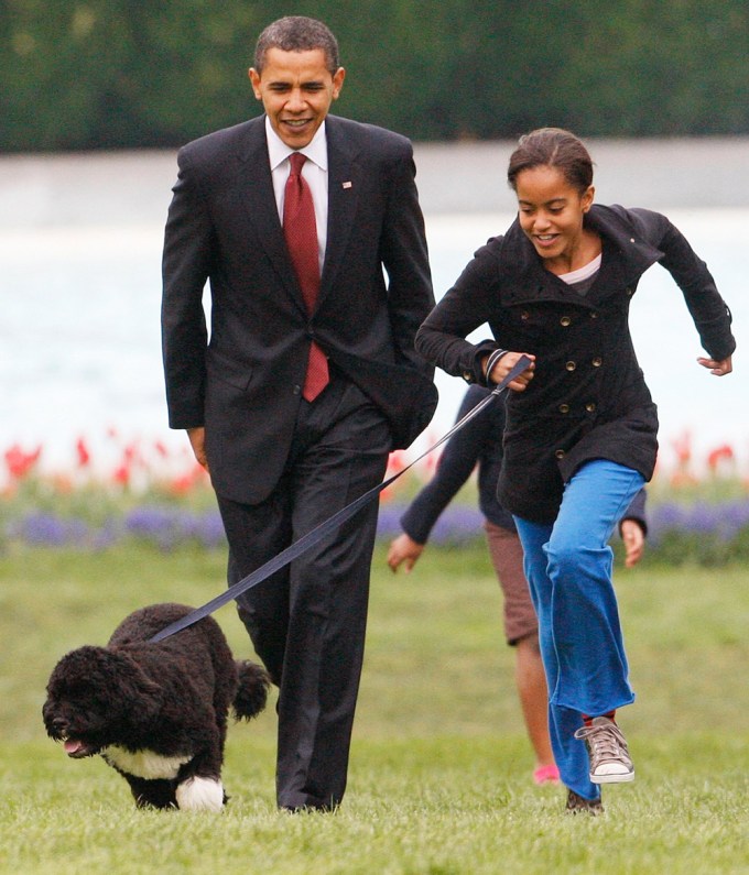 Malia Obama attempts to keep up with Bo