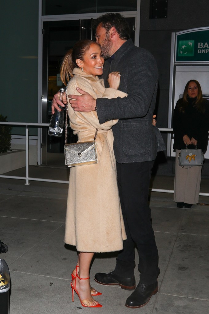 Jennifer Lopez & Ben Affleck Hug