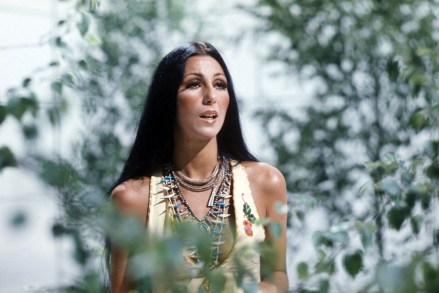 Penggunaan editorial saja Kredit Wajib: Foto oleh ITV/Shutterstock (804510cz) 'The Glen Campbell Show' - Cher.  ARSIP ITV