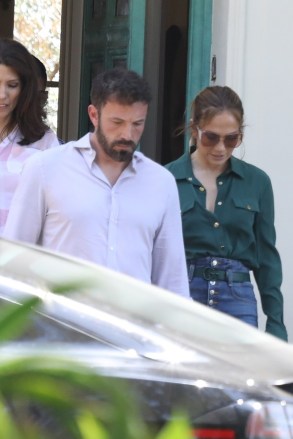 Los Angeles, CA  - Ben Affleck and Jennifer Lopez were seen getting a jump on their Saturday checking out a spectacular $68m mansion. The home seems to be in keeping with others the couple has been looking at but this one seems to have more of a modern appeal with 12 bedrooms and a whopping 24 bathrooms. The couple was spotted together with a realtor and Jlo’s sister Linda checking out the modern mansion for an hour.Pictured: Ben Affleck, Jennifer LopezBACKGRID USA 7 MAY 2022 BYLINE MUST READ: Vasquez-Max Lopes / BACKGRIDUSA: +1 310 798 9111 / usasales@backgrid.comUK: +44 208 344 2007 / uksales@backgrid.com*UK Clients - Pictures Containing ChildrenPlease Pixelate Face Prior To Publication*