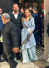Los Angeles, CA  - Ben Affleck and Jennifer Lopez attend Amazon Studio's 'The Tender Bar' Los Angeles Film premiere at TCL Chinese Theatre.Pictured: Ben Affleck, Jennifer LopezBACKGRID USA 12 DECEMBER 2021USA: +1 310 798 9111 / usasales@backgrid.comUK: +44 208 344 2007 / uksales@backgrid.com*UK Clients - Pictures Containing Children
Please Pixelate Face Prior To Publication*