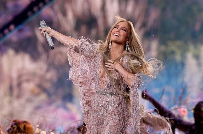 Jennifer Lopez Performing