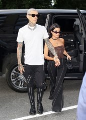 New York, NY - *EXCLUSIVE* - Kourtney Kardashian and Travis Barker arrive at The Ritz-Carlton hotel after not attending the Met Gala in New York.Pictured: Kourtney Kardashian, Travis BarkerBACKGRID USA 13 SEPTEMBER 2021 USA: +1 310 798 9111 / usasales@backgrid.comUK: +44 208 344 2007 / uksales@backgrid.com*UK Clients - Pictures Containing ChildrenPlease Pixelate Face Prior To Publication*