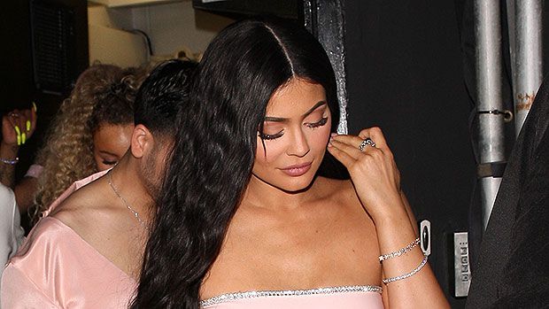 Kylie Jenner Rocks Grey Crop Top & Sexy Gold Body Chain As She Goes Makeup Free — Watch