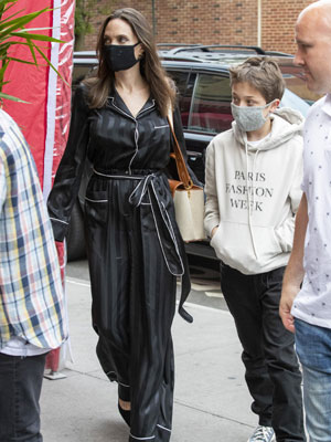 Knox Jolie Pitt Looks Like Dad Brad On Lunch Date With Mom Angelina Hollywood Life