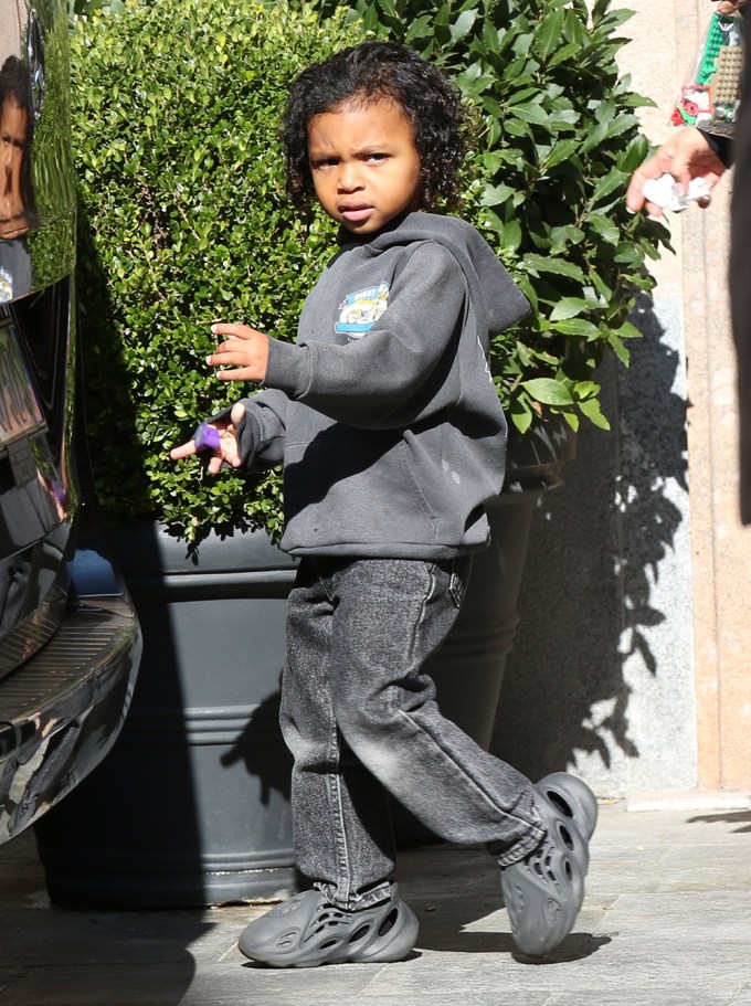 Kim Kardashian & Kanye West With Their Kids: Photos – Hollywood Life