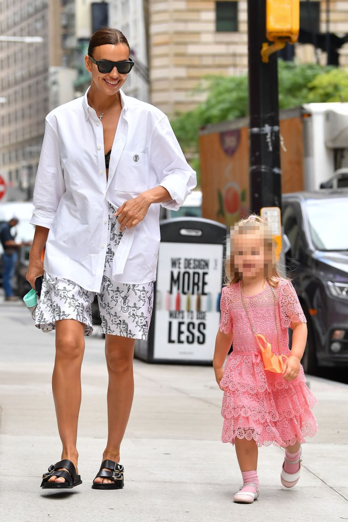 Irina Shayk Goes Strolls With Daughter Lea