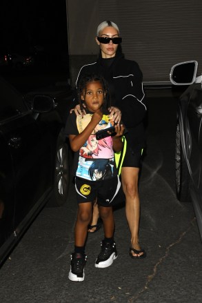 Thousand Oaks, CA - Kim Kardashian attends her daughter North's basketball game in Thousand Oaks.  Photo: Kim Kardashian BACKGRID USA October 28, 2022 USA: +1 310 798 9111 / usasales@backgrid.com UK: +44 208 344 2007 / uksales@backgrid.com *UK customers - Pictures with children Fun Please mark the face pixels before publishing*