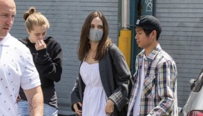 Angelina Jolie, Shiloh & Pax