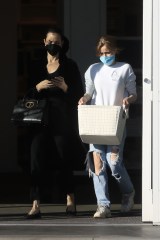 West Hollywood, CA  - *EXCLUSIVE*  - Actress Angelina Jolie was spotted busy on the phone while leaving the container store at The Grove with her daughter, Shiloh Jolie-Pitt, who did most of the lifting.Pictured: Angelina Jolie, Shiloh Jolie-PittBACKGRID USA 11 MARCH 2022BYLINE MUST READ: BACKGRIDUSA: +1 310 798 9111 / usasales@backgrid.comUK: +44 208 344 2007 / uksales@backgrid.com*UK Clients - Pictures Containing Children
Please Pixelate Face Prior To Publication*