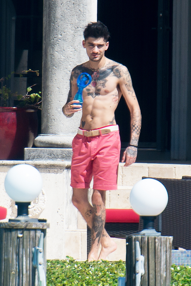 Zayn Malik Shirtless Tattoos 2022 