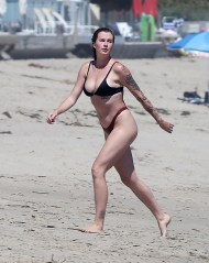 Ireland Baldwin at the beach with friendsPictured: Ireland Baldwin
Ref: SPL5177948 170720 NON-EXCLUSIVE
Picture by: ENT / SplashNews.comSplash News and Pictures
USA: +1 310-525-5808
London: +44 (0)20 8126 1009
Berlin: +49 175 3764 166
photodesk@splashnews.comWorld Rights, No France Rights, No Italy Rights, No Japan Rights
