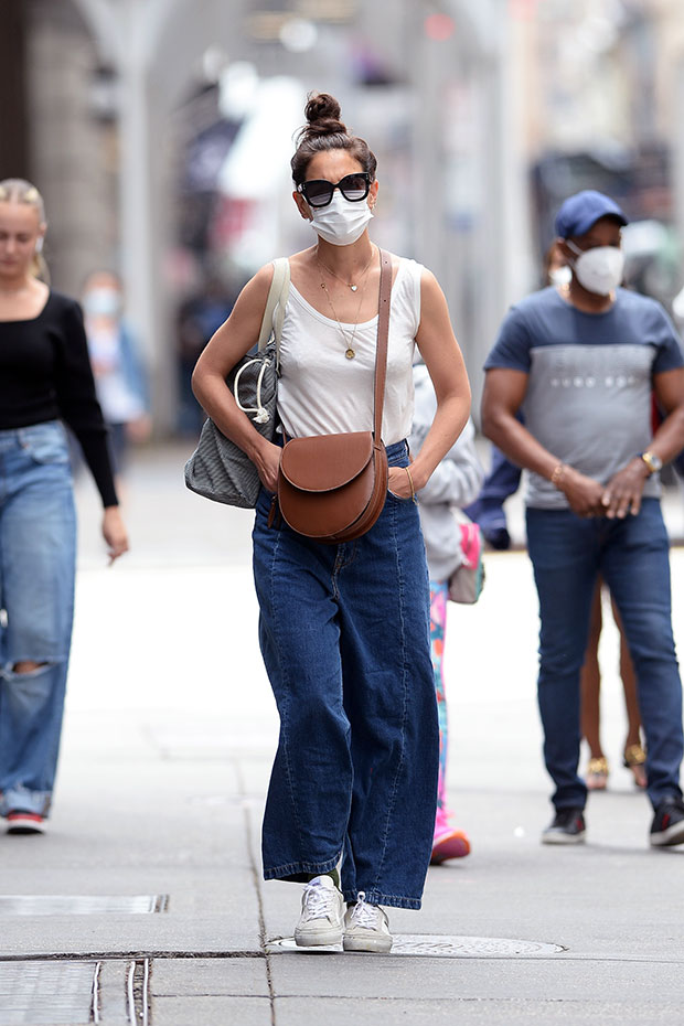 Katie Holmes Wore Baggy Jeans With a Big Black Tote Bag