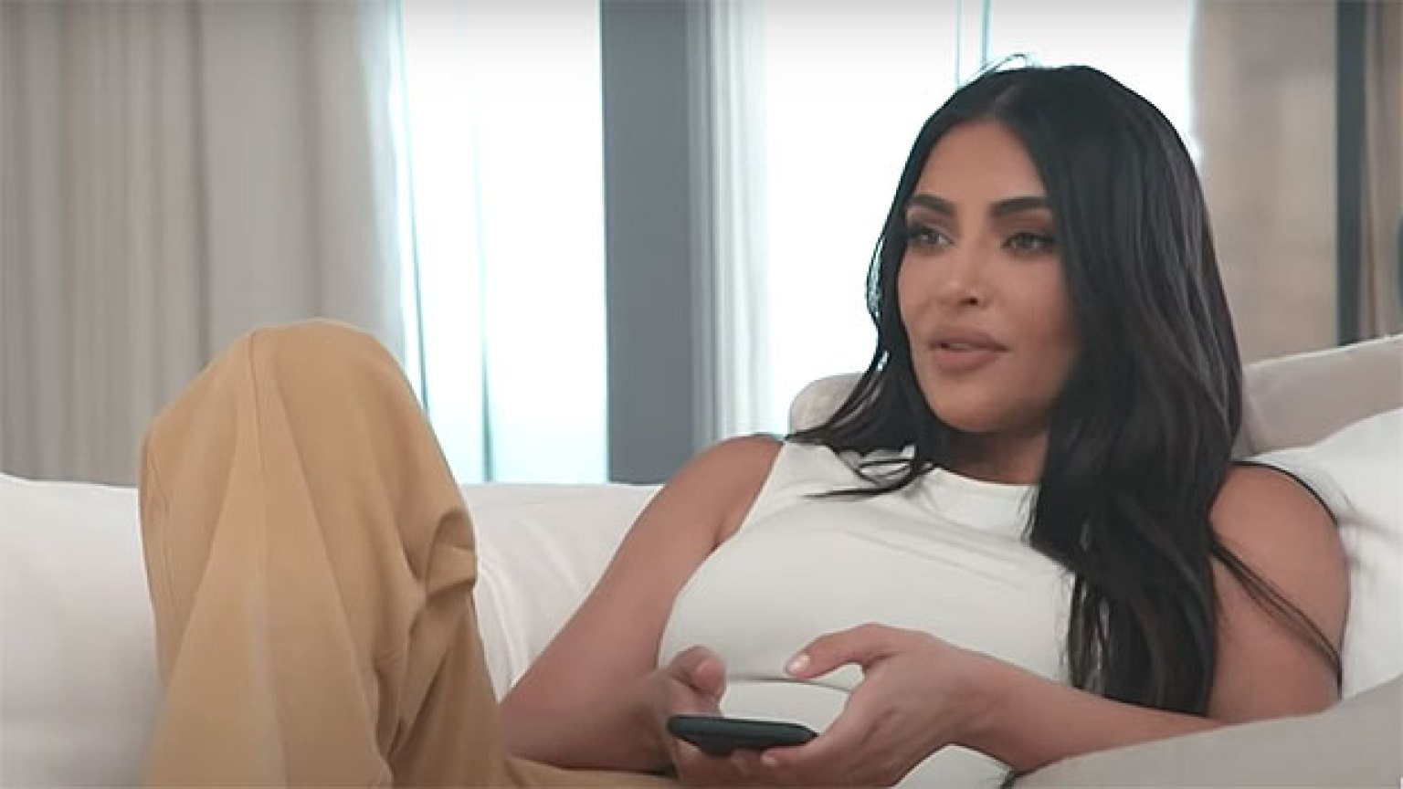 Kim Kardashian Clogs The Toilet In A Bonus ‘KUWTK’ Clip — VIDEO ...