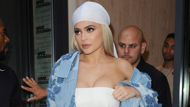 Kylie Jenner Rocks White Crop Top & Denim Jeans In Summer-Themed Pics –  Hollywood Life