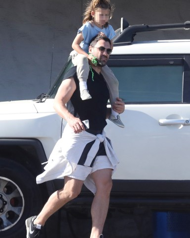 Malibu, CA  - *EXCLUSIVE*  - Ukrainian-born dancer Maksim Chmerkovskiy steps out for a late lunch with his wife Peta Murgatroyd and their son Shai.  Pictured: Maksim Chmerkovskiy  BACKGRID USA 13 MARCH 2022   BYLINE MUST READ: RMBI / BACKGRID  USA: +1 310 798 9111 / usasales@backgrid.com  UK: +44 208 344 2007 / uksales@backgrid.com  *UK Clients - Pictures Containing Children Please Pixelate Face Prior To Publication*