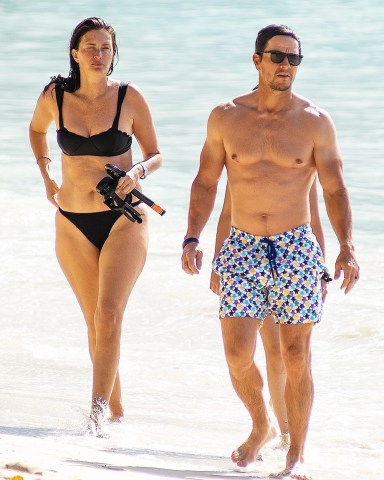 Bridgetown, BARBADOS  - *EXCLUSIVE*  - Actor Mark Wahlberg and his family are seen enjoying a beach day at the Sandy Lane Hotel in Barbados.Pictured: Mark Wahlberg, Rhea DurhamBACKGRID USA 29 DECEMBER 2022 BYLINE MUST READ: CHRISBRANDIS.COM / BACKGRIDUSA: +1 310 798 9111 / usasales@backgrid.comUK: +44 208 344 2007 / uksales@backgrid.com*UK Clients - Pictures Containing ChildrenPlease Pixelate Face Prior To Publication*