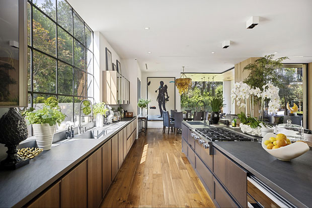 joe jonas and sophie turner's kitchen in LA mansion