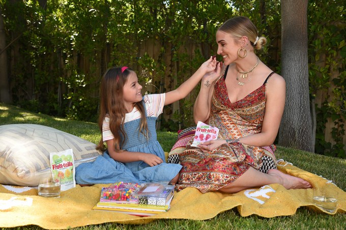 Ashlee Simpson Ross and daughter Jagger Enjoying a Picnic