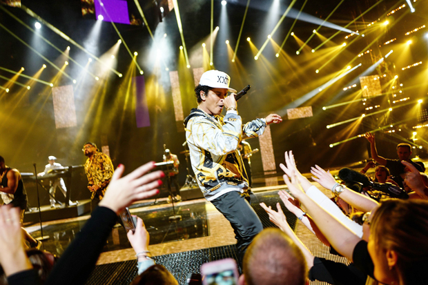 Bruno Mars' New Album: All The Details You Need To Know – Hollywood Life