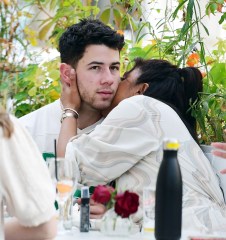 Nick Jonas Shaves Off His Beard Debuts His Fresh Faced New Look Hollywood Life