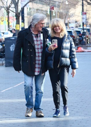 New York, NY - *EXCLUSIVE* - Kurt Russell and Goldie Hawn look all loved up as they celebrate their 40th anniversary together on Valentine's Day in Manhattan's Upper West Side.  The couple was all smiles after spending 3 hours at the Museum of Natural History and showed a PDA-filled moment while they waited for their car to arrive.  Pictured: Kurt Russell and Goldie Hawn BACKGRID USA 14 FEBRUARY 2023 BYLINE MUST READ: BrosNYC / BACKGRID USA: +1 310 798 9111 / usasales@backgrid.com UK: +44 208 344 2007 / uksales@backgrid.com *UK Clients - Pictures Containing Children Please Pixelate Face Prior To Publication*