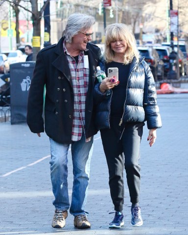 New York, NY  - *EXCLUSIVE*  - Kurt Russell and Goldie Hawn look all loved up as they celebrate their 40th year anniversary together on Valentine’s Day in Manhattan’s Upper West Side. The couple was all smiles after spending 3 hours at the Museum of Natural History and showed a PDA-filled moment while they waited for their car to arrive.Pictured: Kurt Russell and Goldie HawnBACKGRID USA 14 FEBRUARY 2023 BYLINE MUST READ: BrosNYC / BACKGRIDUSA: +1 310 798 9111 / usasales@backgrid.comUK: +44 208 344 2007 / uksales@backgrid.com*UK Clients - Pictures Containing ChildrenPlease Pixelate Face Prior To Publication*