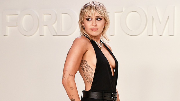 Miley Cyrus Rocks shorts y zapatos plateados en Lollapalooza: Video – Hollywood Life