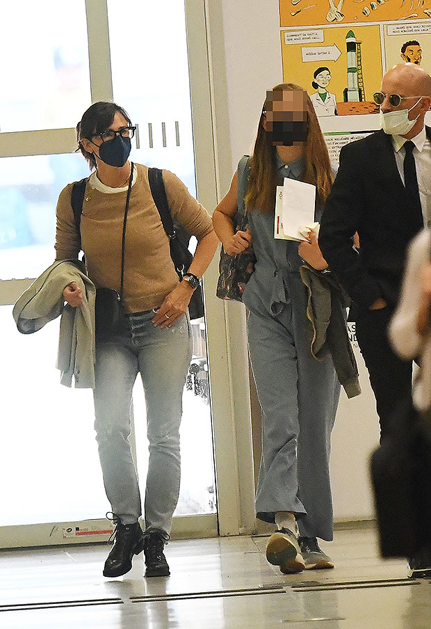 Violet Affleck Looks Like Mom Jennifer Garner At Paris Train Station 