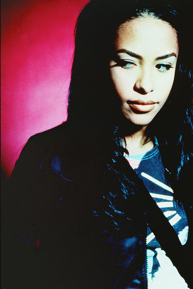 Aaliyah’s Death: How The Singer Died & More To Know – Hollywood Life