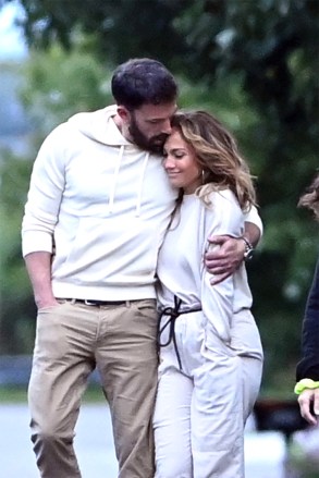 Jennifer Lopez and Ben Affleck showing their love while walking at the Hamptons Beach New York a day before the 4TH Of JulyPictured: Jennifer Lopez, Ben AffleckRef: SPL5236271 030721 NON-EXCLUSIVEPicture by: Elder Ordonez / SplashNews.com 310-525-5808London: +44 (0) 20 8126 1009Berlin: +49 175 3764 166photodesk@splashnews.comWorld Rights, No Poland Rights, No Portugal Rights, No Russia Rights