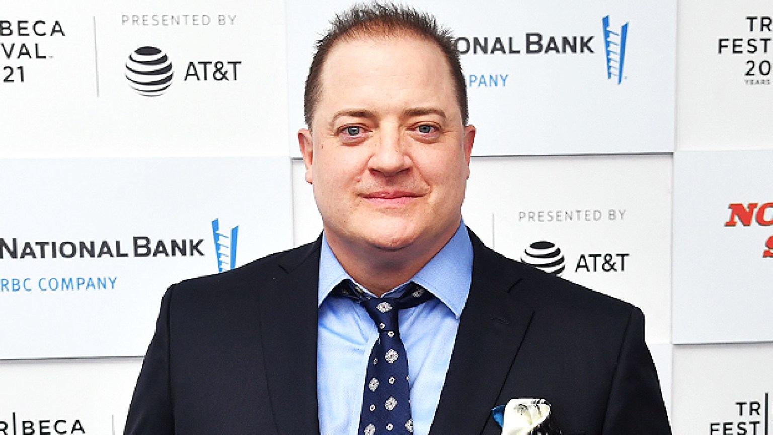 Brendan Fraser Gets Emotional After Fan Says They’re ‘Rooting’ For Him(01)