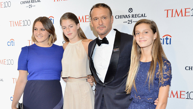 Tim McGraw with his daughters.